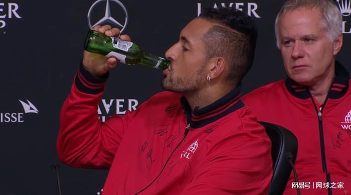 当众喝酒, 形容为, 以让人笑喷