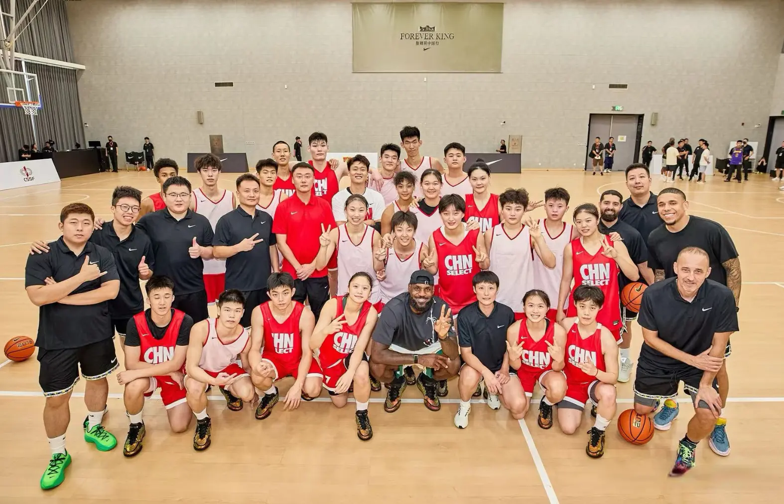 场万众瞩目, 很是值得期, cn